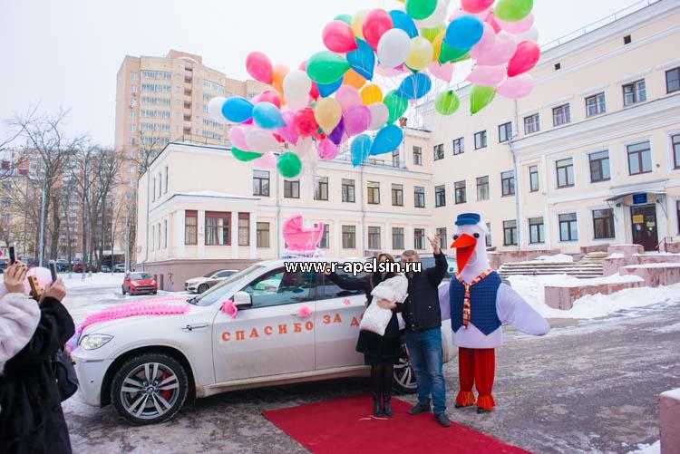 Выписка из роддома: как проходит, вещи для мамы и новорожденного, необходимые документы, что подарить на выписку