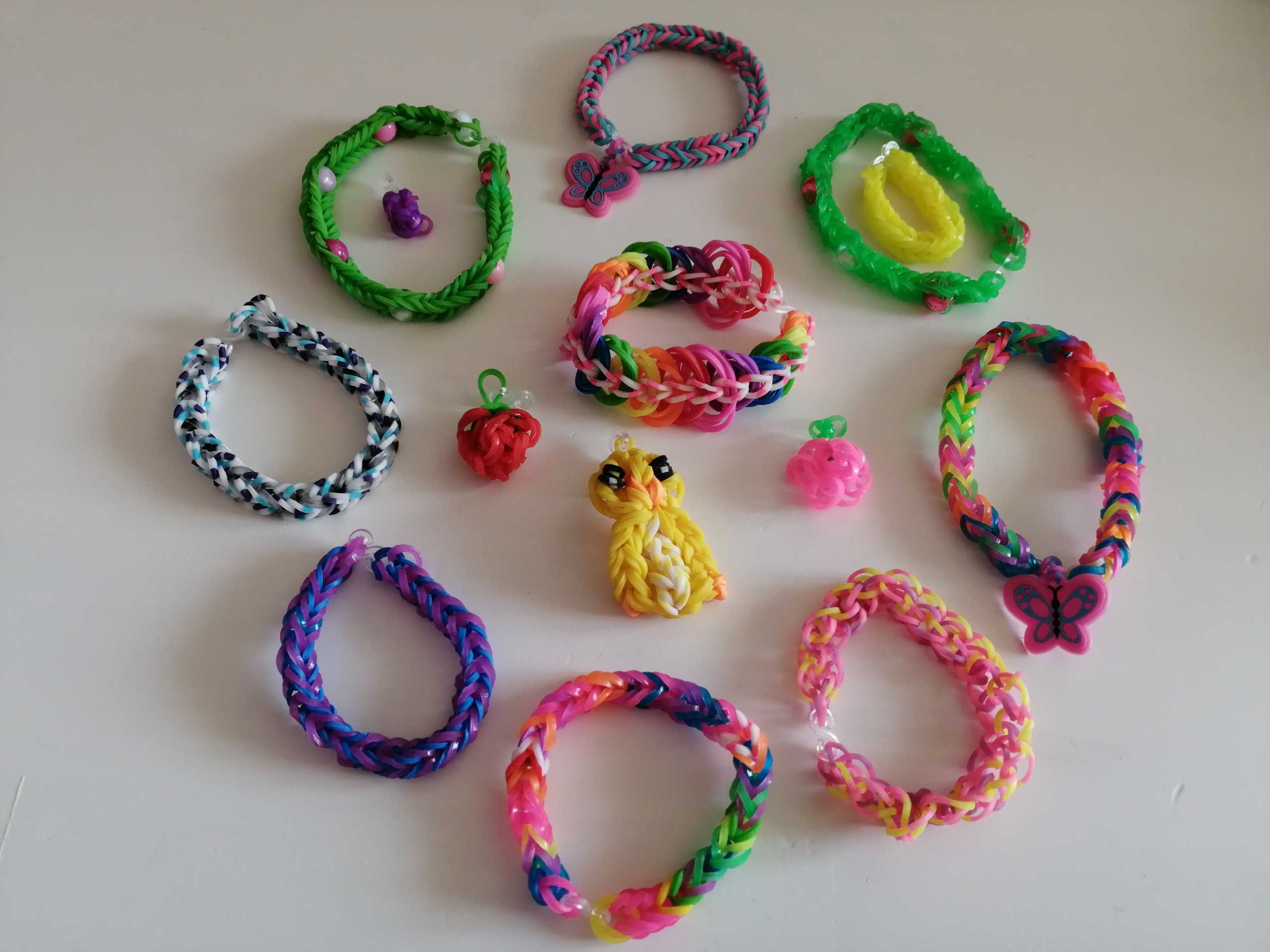 Мастер класс плетение кольца из резиночек Rainbow Loom Пошаговое фото по плетению очаровательного колечка из радужек