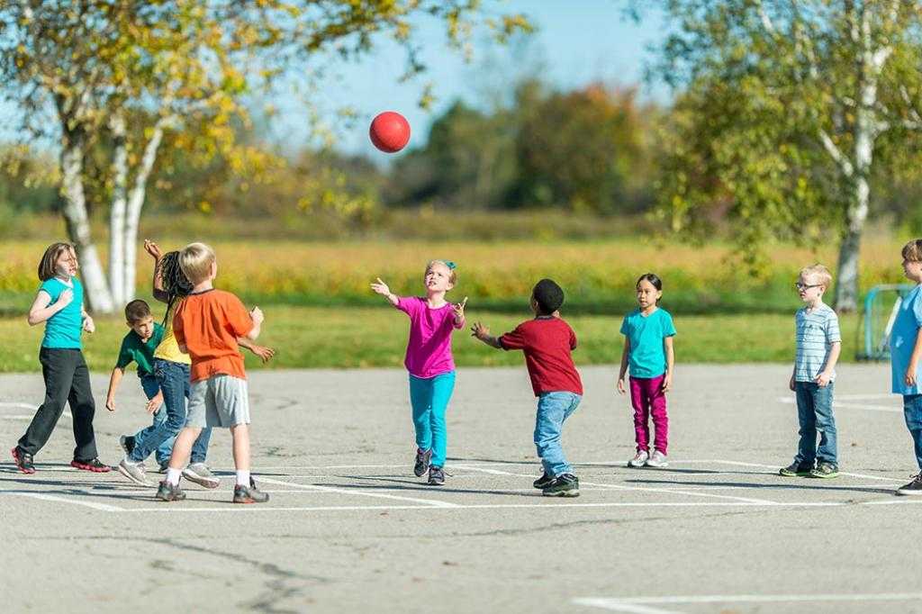Игры с мячом для начальных классов