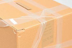 Как использовать ПЭ ленту с липким слоем для фиксации грузов