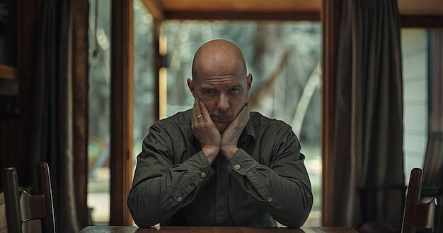 Тени прошлого и путь к свету: как зависимость отражена в литературе и жизни