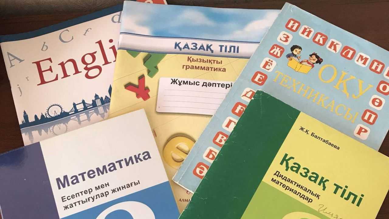 Путин распорядился сократить использование бумажных тетрадей в школах